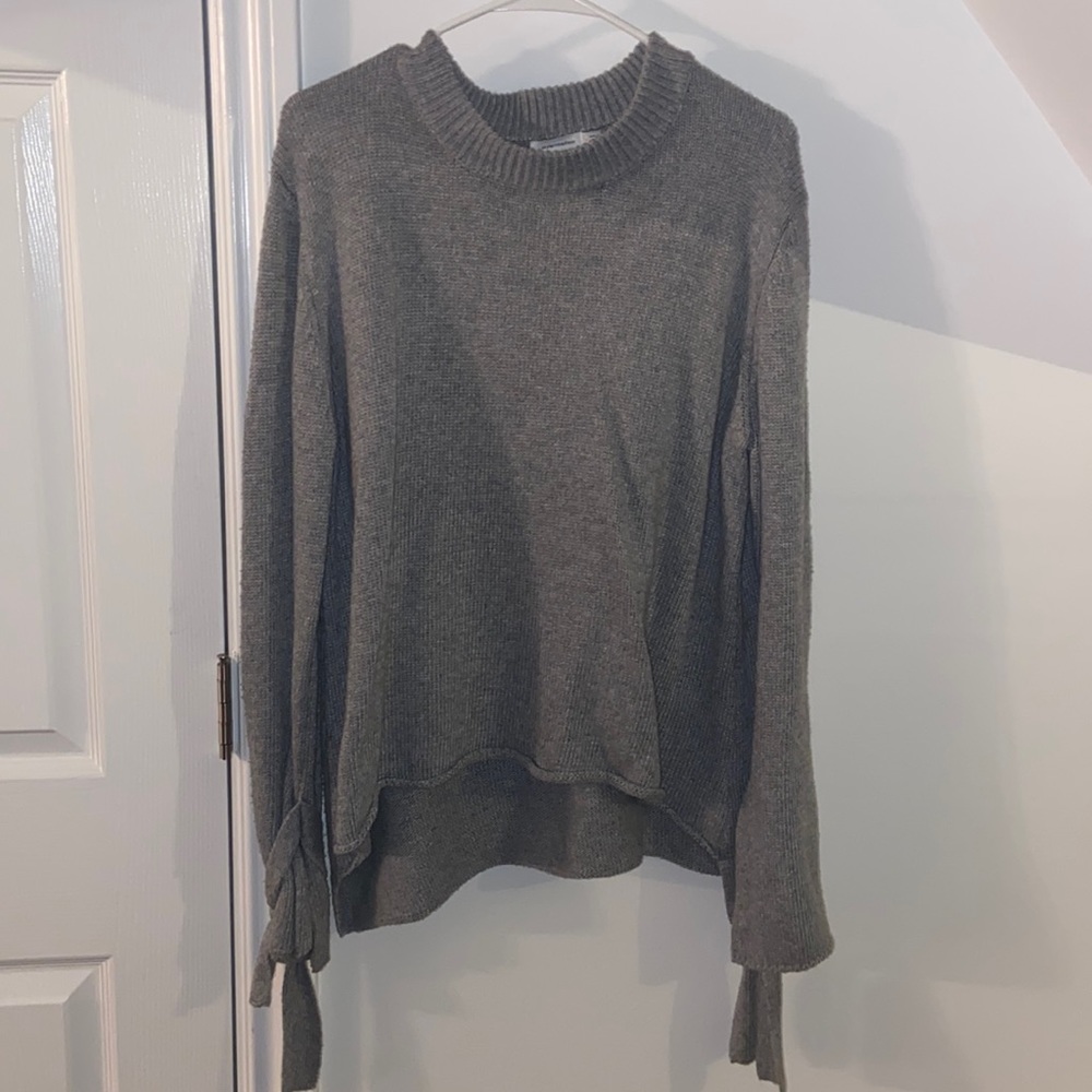Skylar+Madison grey knit sweater with hanging ties at the wrist. size M